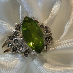 STUNNING Marcasite Sterling Silver Green Stone Ring!  Gorgeous Size 7 See Photos